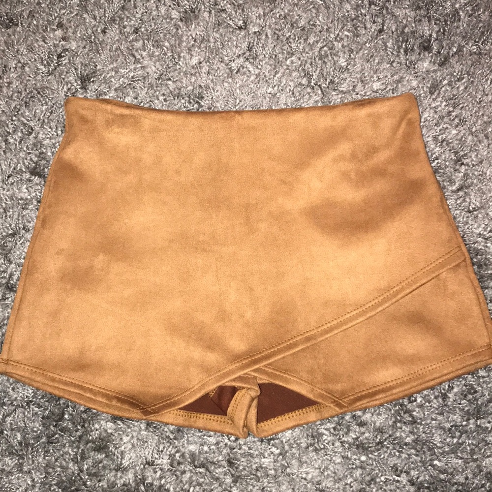 NWT suede skort